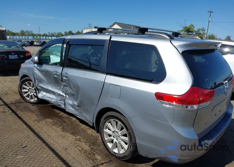 2014 Toyota Sienna Xle 7 Passenger z USA, uszkodzony, nr VIN 5TDDK3DC5ES076299
